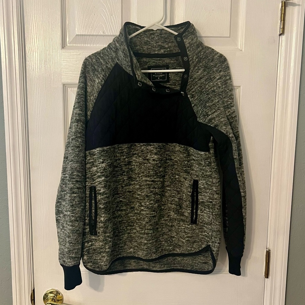 Abercrombie & Fitch Women’s Gray and Black Fleece Pullover Sweater Size Medium